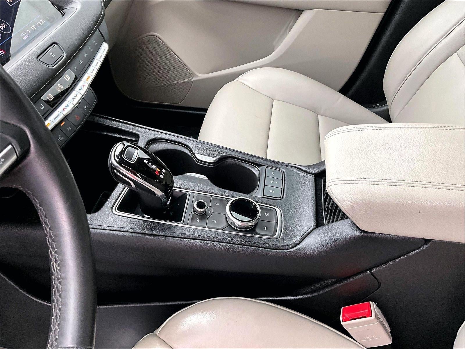 2022 Cadillac XT4 Premium Luxury