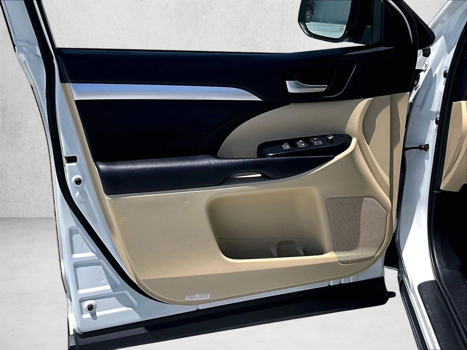 2019 Toyota Highlander SE