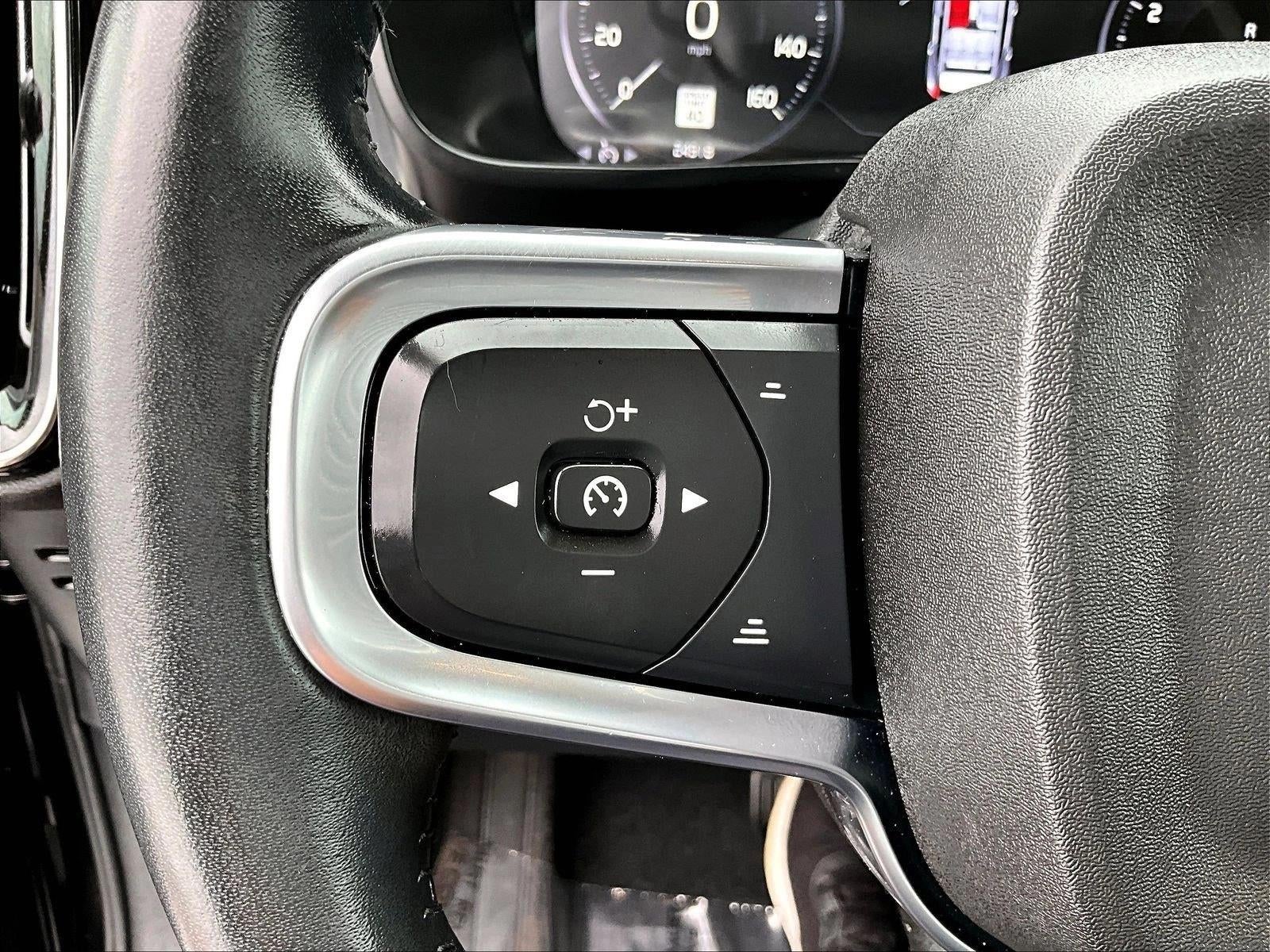 2021 Volvo XC40 Momentum