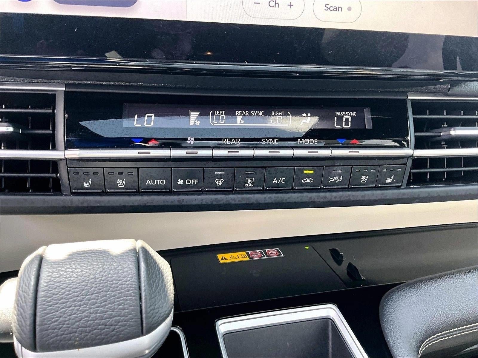2025 Toyota Sienna Platinum