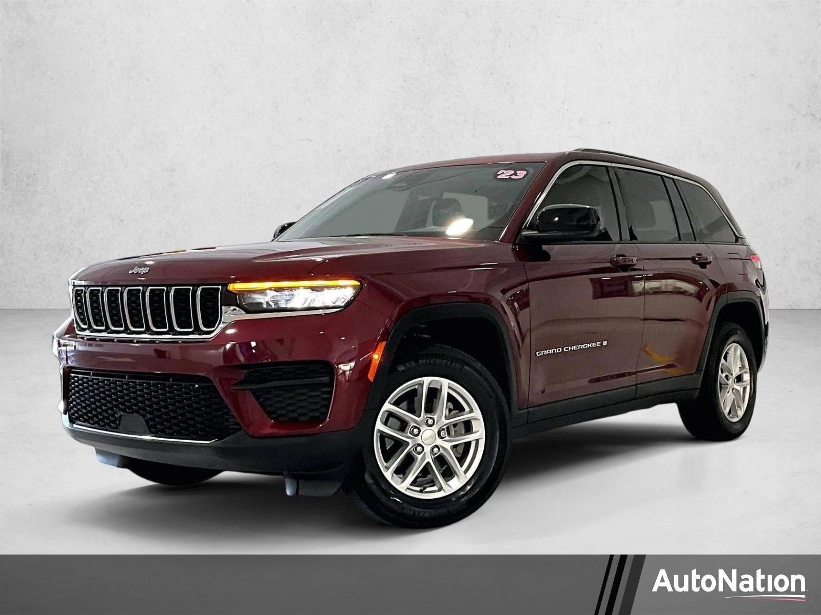 2023 Jeep Grand Cherokee Laredo 4x2
