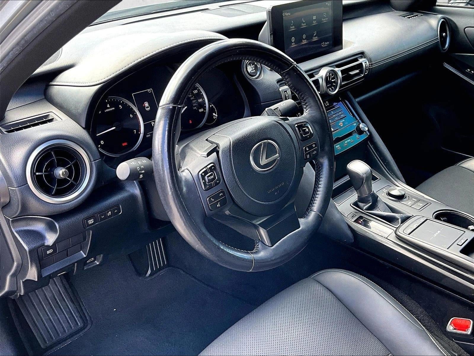2022 Lexus IS 