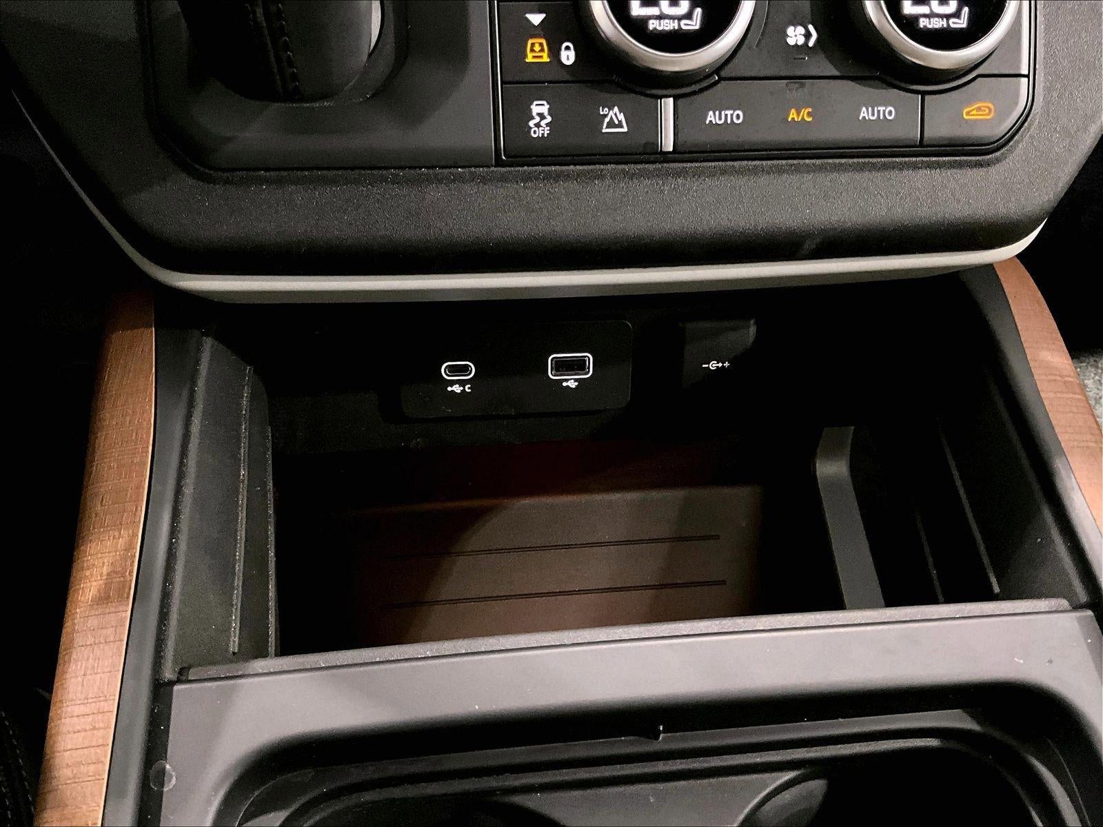 2023 Land Rover Defender X-Dynamic SE