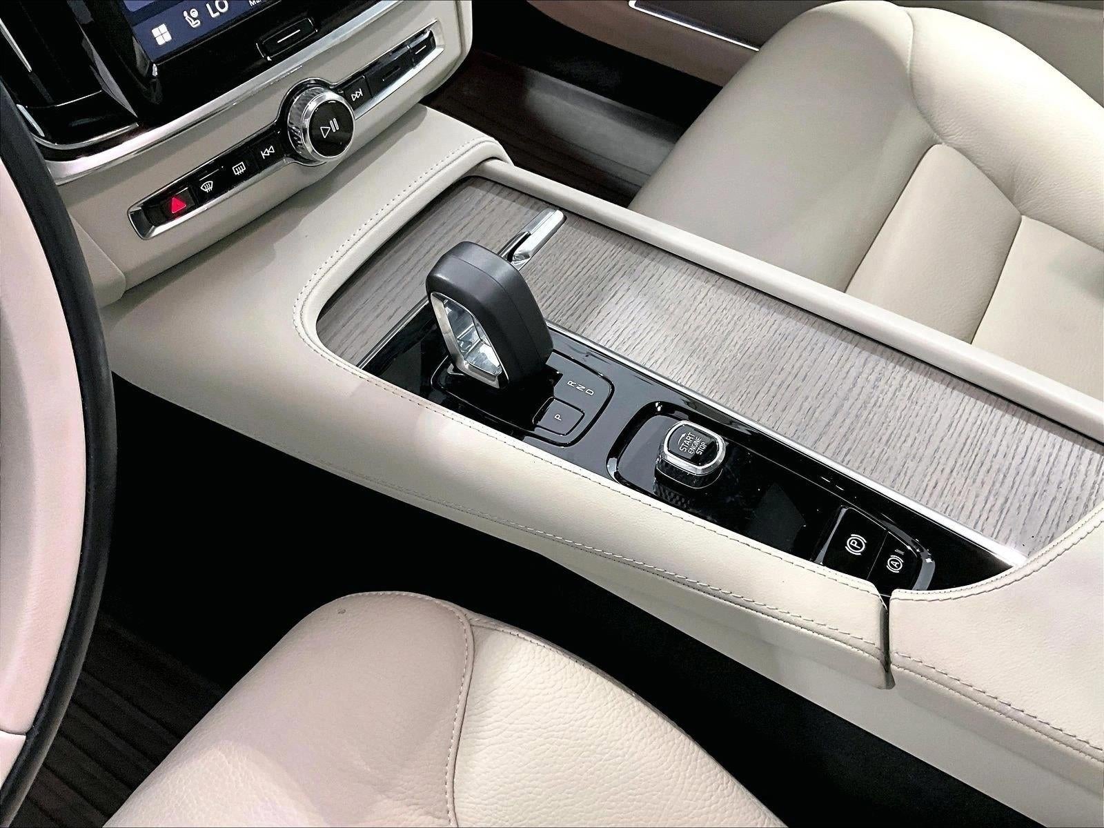 2025 Volvo V90 Cross Country Plus, B6 AWD Gas (mild hybrid)