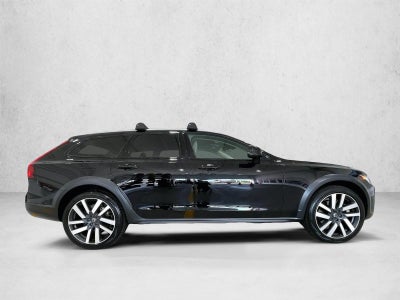 2025 Volvo V90 Cross Country Plus, B6 AWD Gas (mild hybrid)