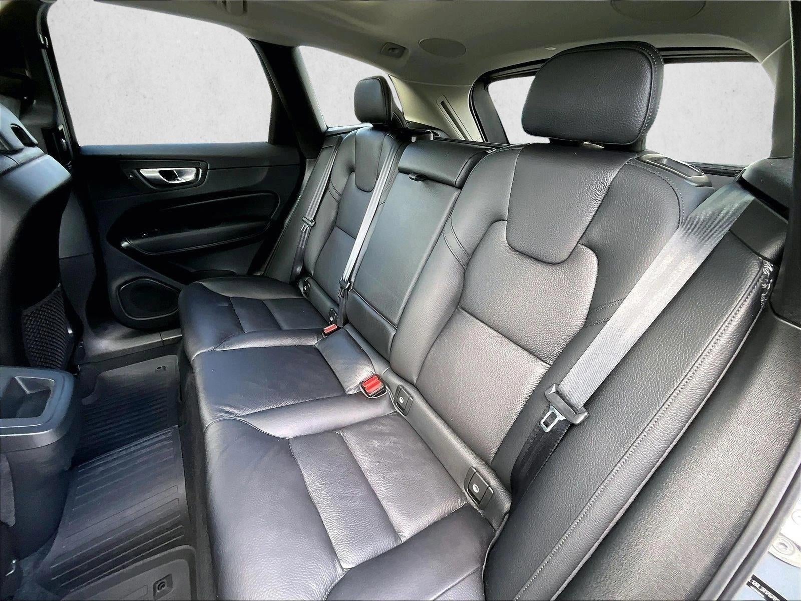 2024 Volvo XC60 Plus Dark Theme