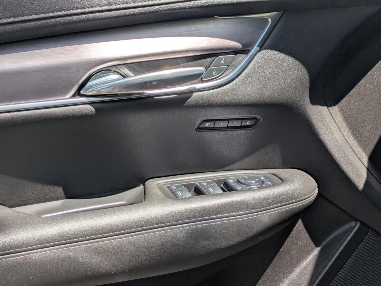 2023 Cadillac XT6 Base