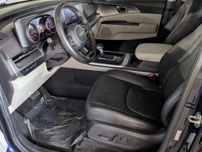 2023 Kia Carnival LX