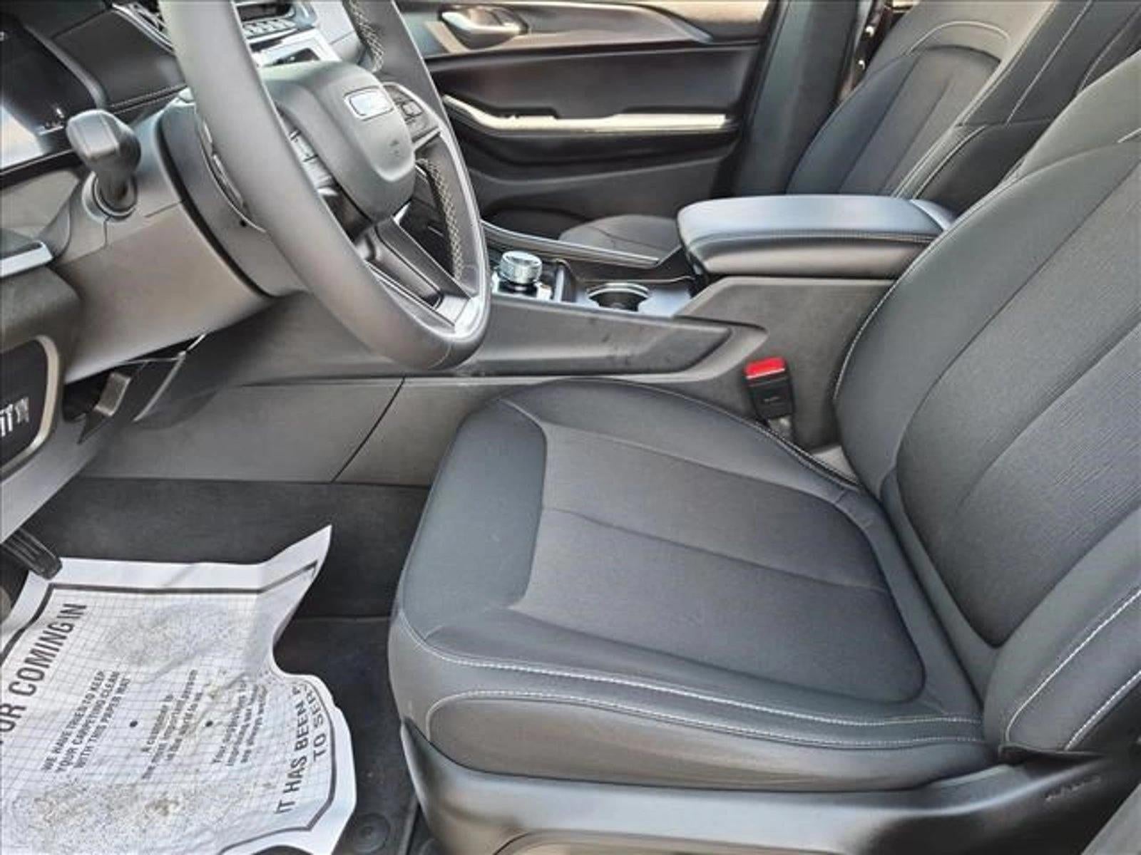 2025 Jeep Grand Cherokee L Laredo 4x4
