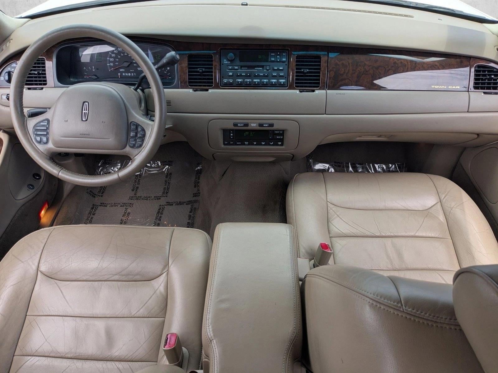 2000 Lincoln Town Car Signature