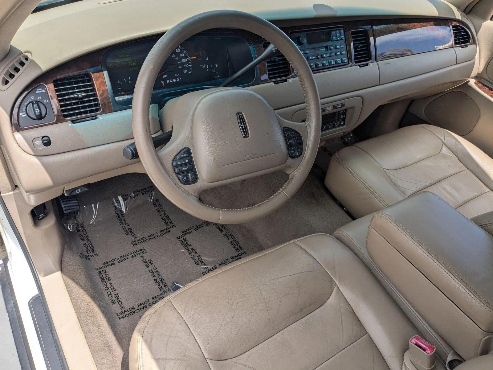 2000 Lincoln Town Car Signature
