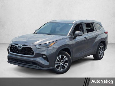 2022 Toyota Highlander Hybrid XLE