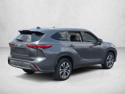 2022 Toyota Highlander Hybrid XLE