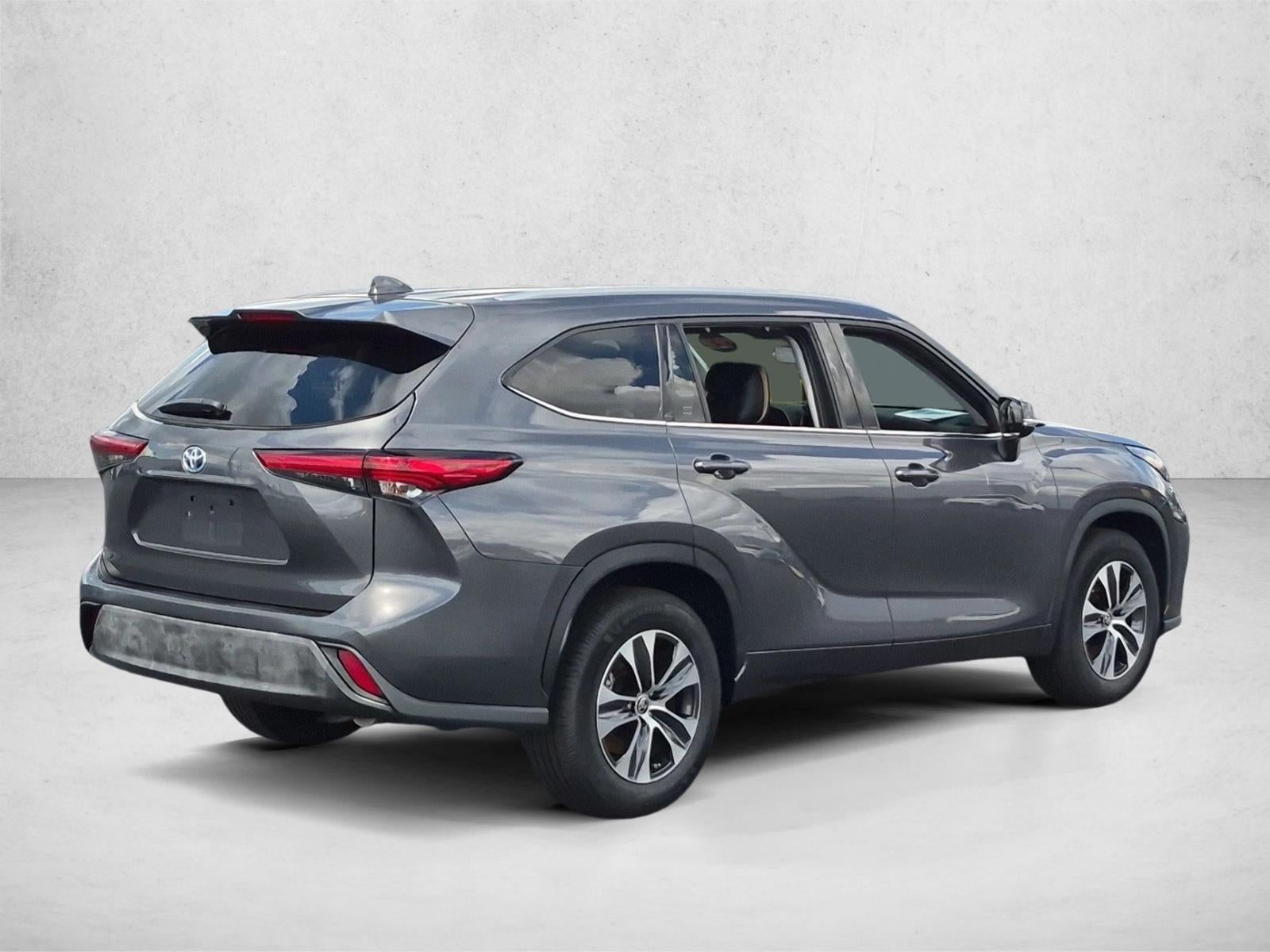 2022 Toyota Highlander Hybrid XLE