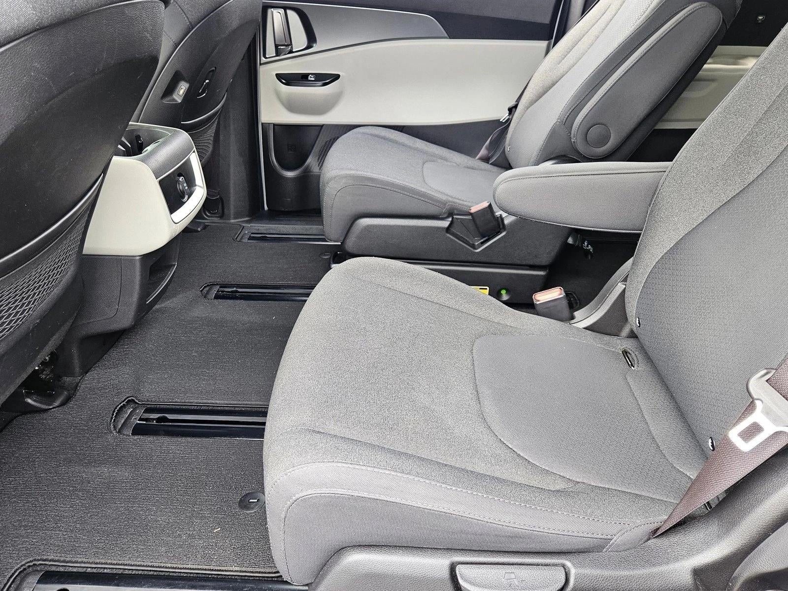 2022 Kia Carnival LX