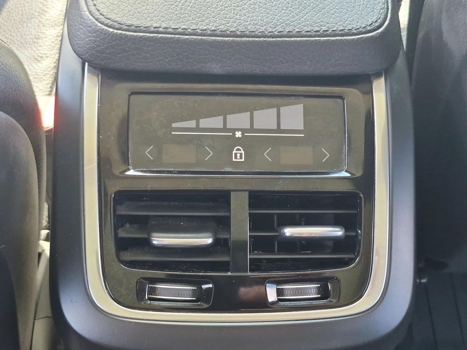 2022 Volvo XC90 Recharge Plug-In Hybrid T8 Inscription Expression 7 Passenger