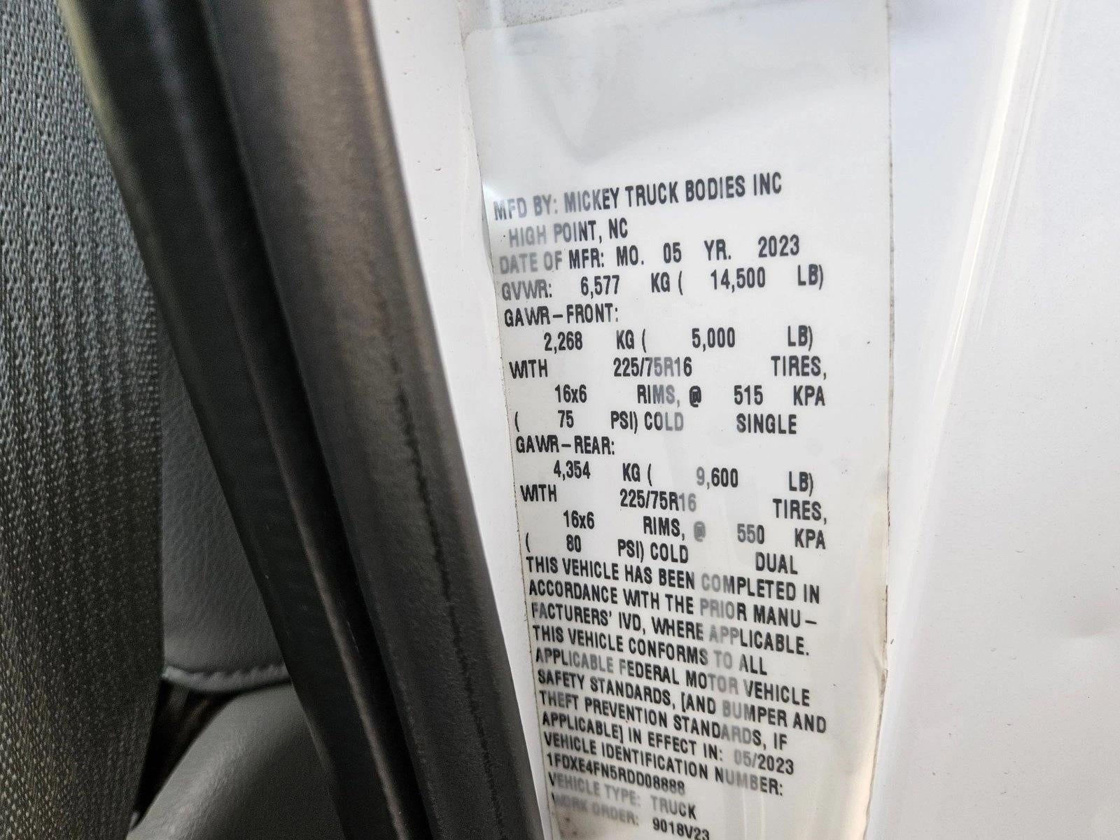 2024 Ford E-Series Cutaway Base