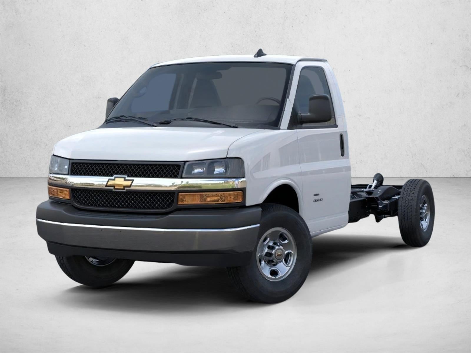 2025 Chevrolet Express Cutaway 3500 Base