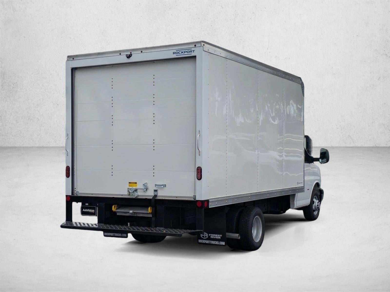 2025 Chevrolet Express Cutaway 3500 Base