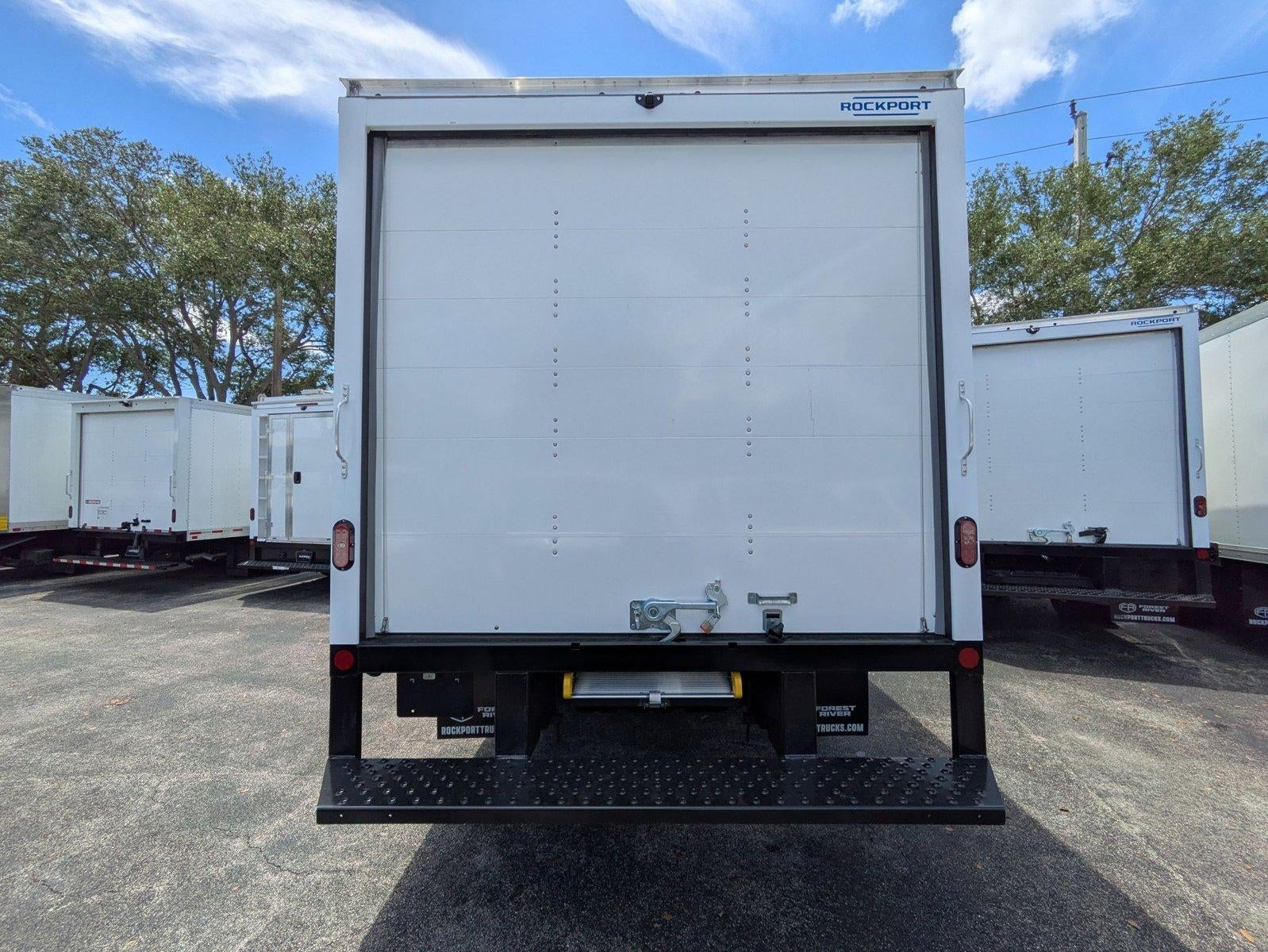 2025 Chevrolet Express Cutaway 3500 Base