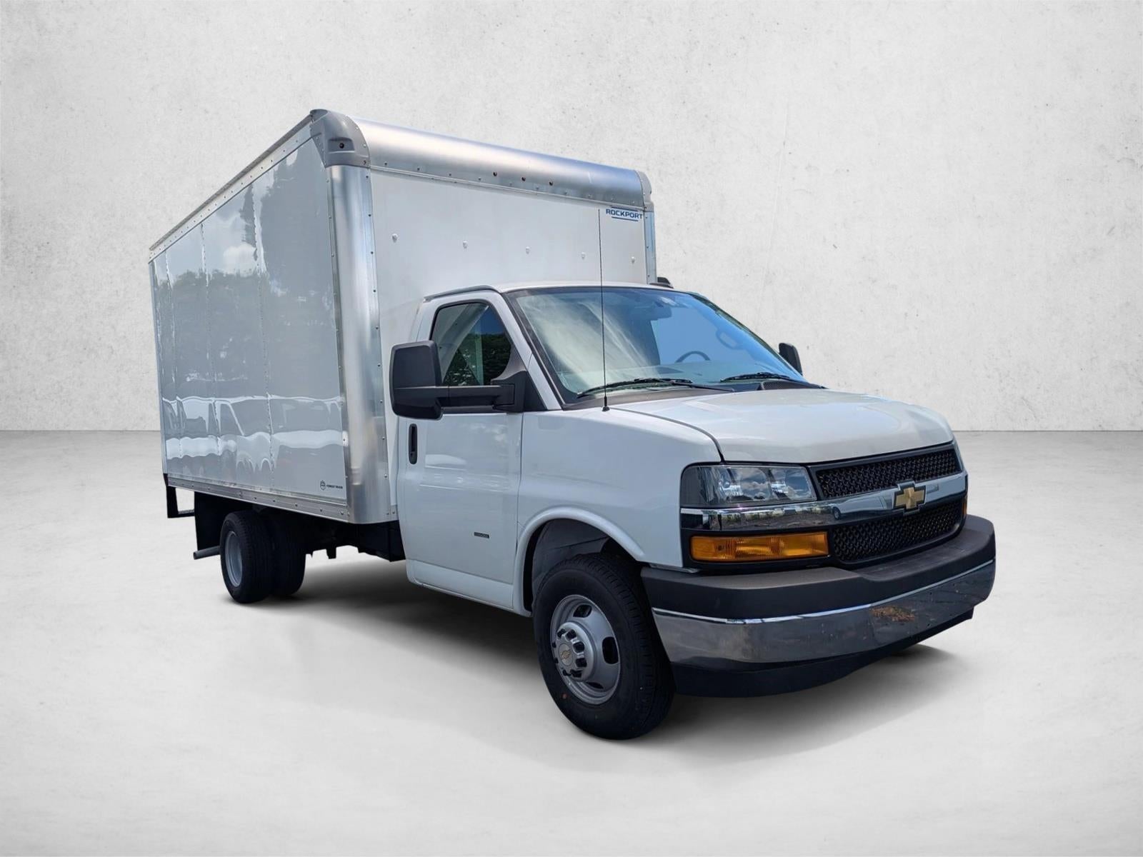 2025 Chevrolet Express Cutaway 3500 Base