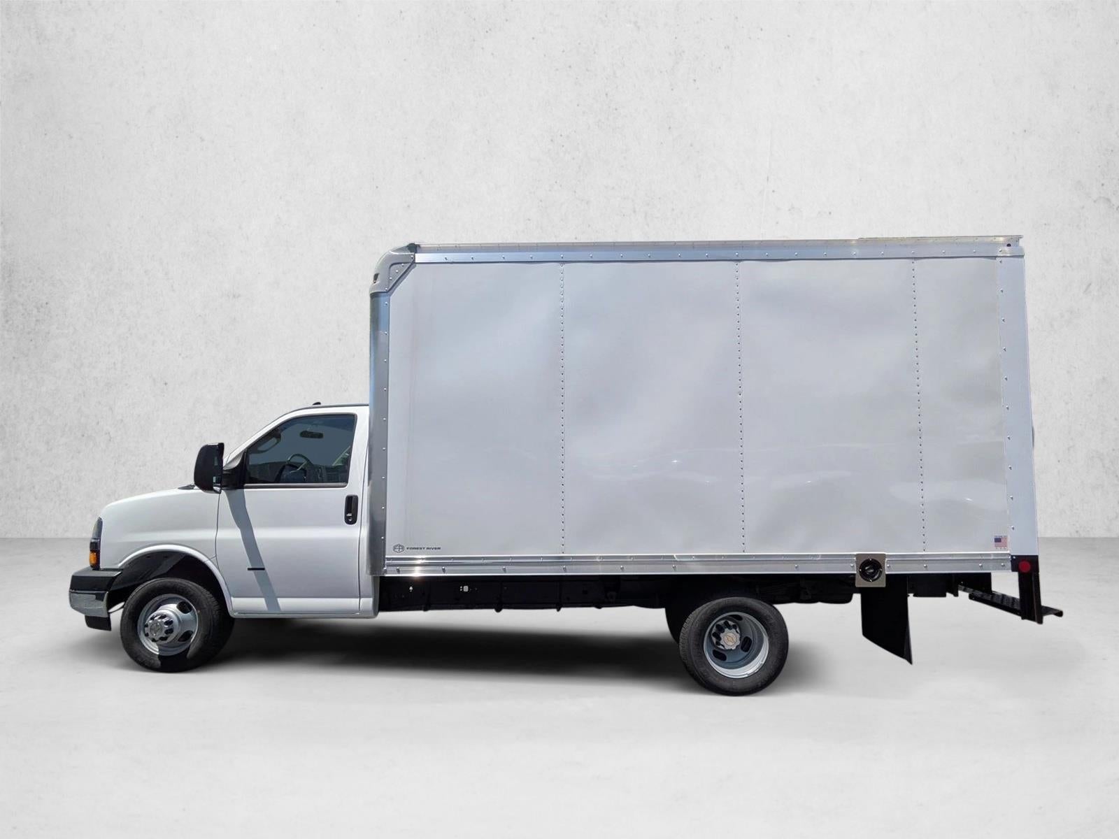2025 Chevrolet Express Cutaway 3500 Base