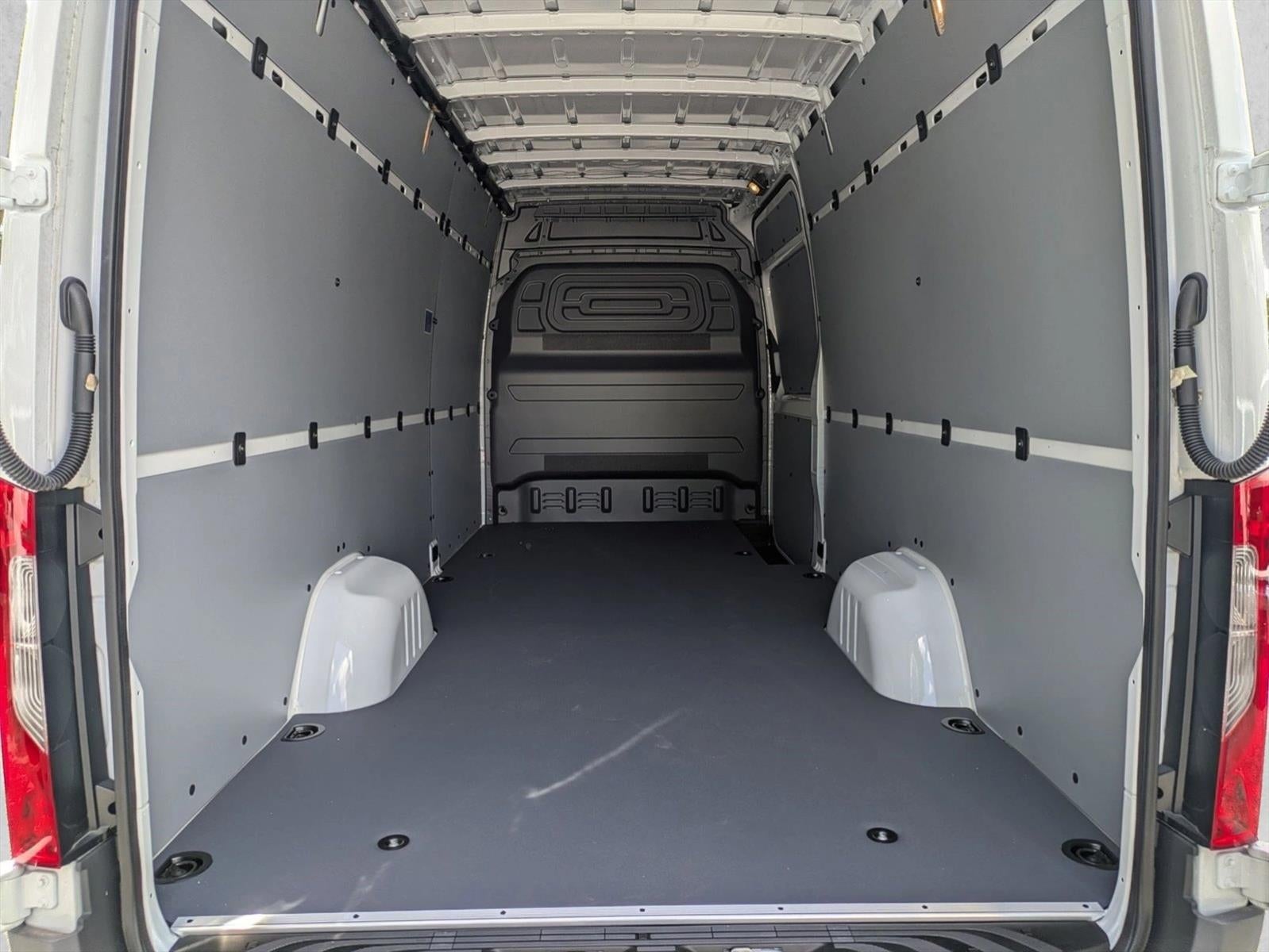2024 Mercedes-Benz eSprinter 2500 Base