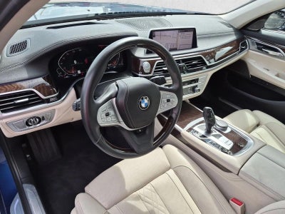 2022 BMW 740 i