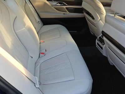 2022 BMW 740 i