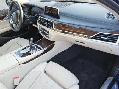 2022 BMW 740 i
