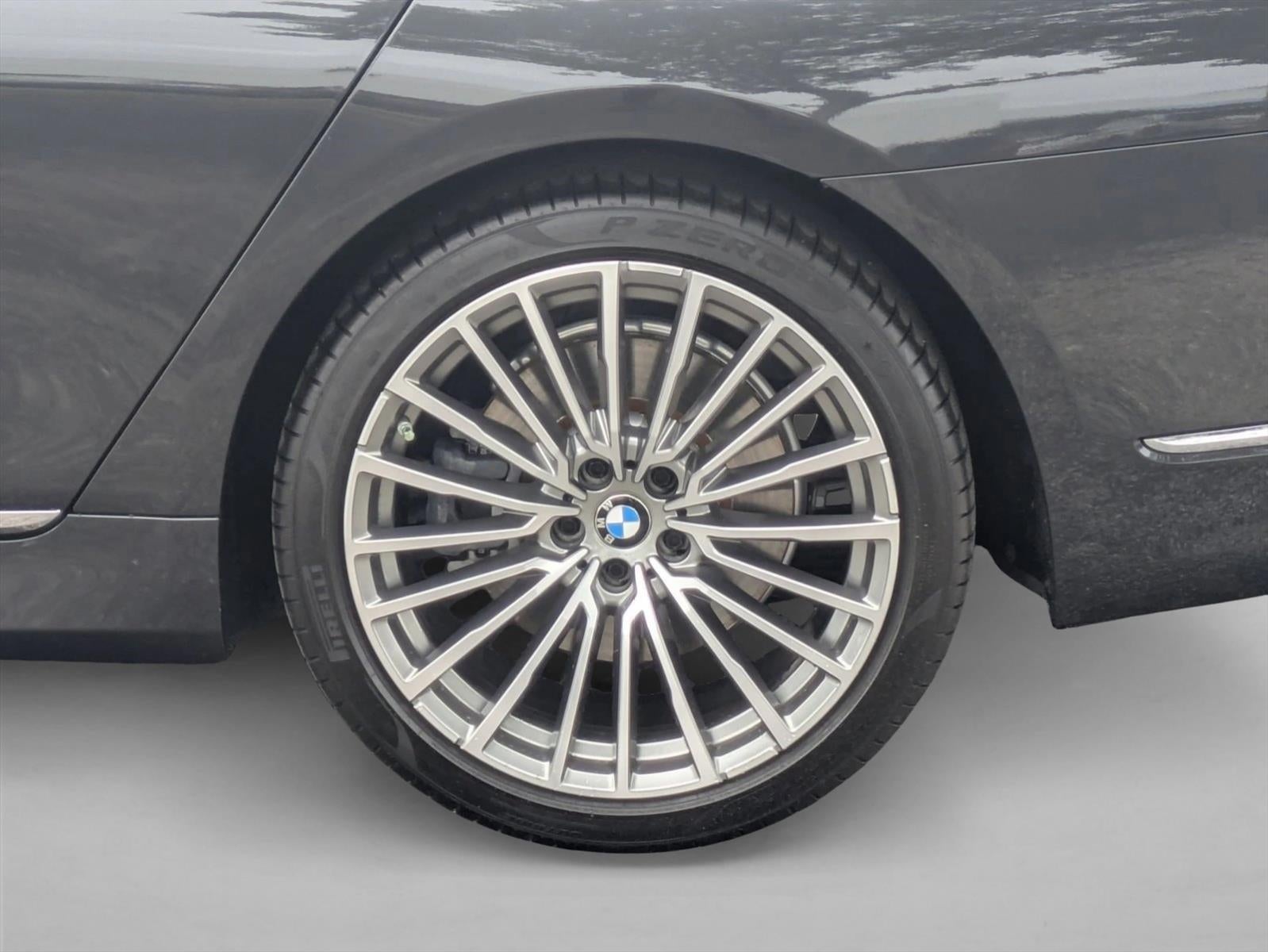 2021 BMW 7 Series 740i