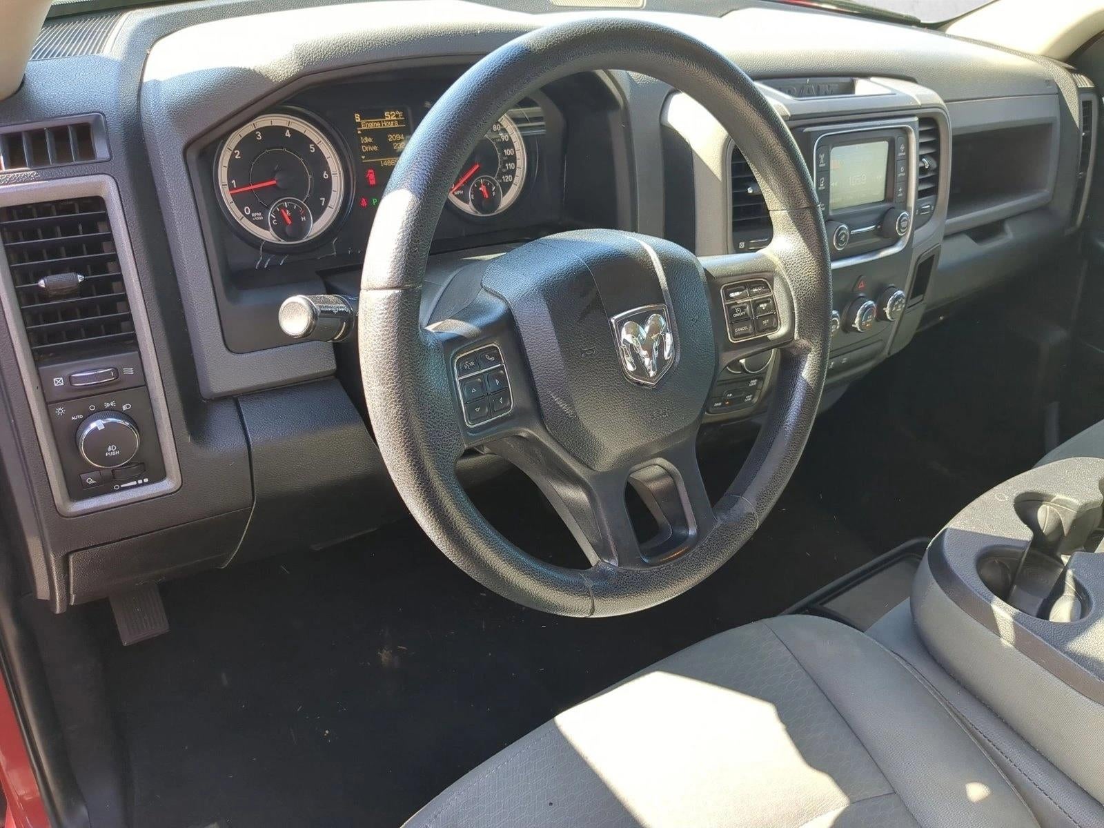 2017 RAM 1500 Express 4x4 Crew Cab 5'7" Box