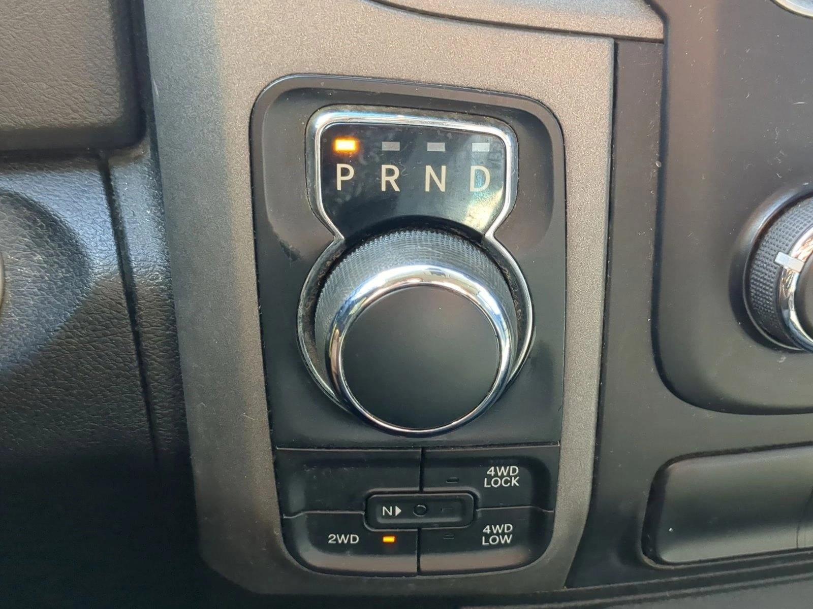 2017 RAM 1500 Express 4x4 Crew Cab 5'7" Box