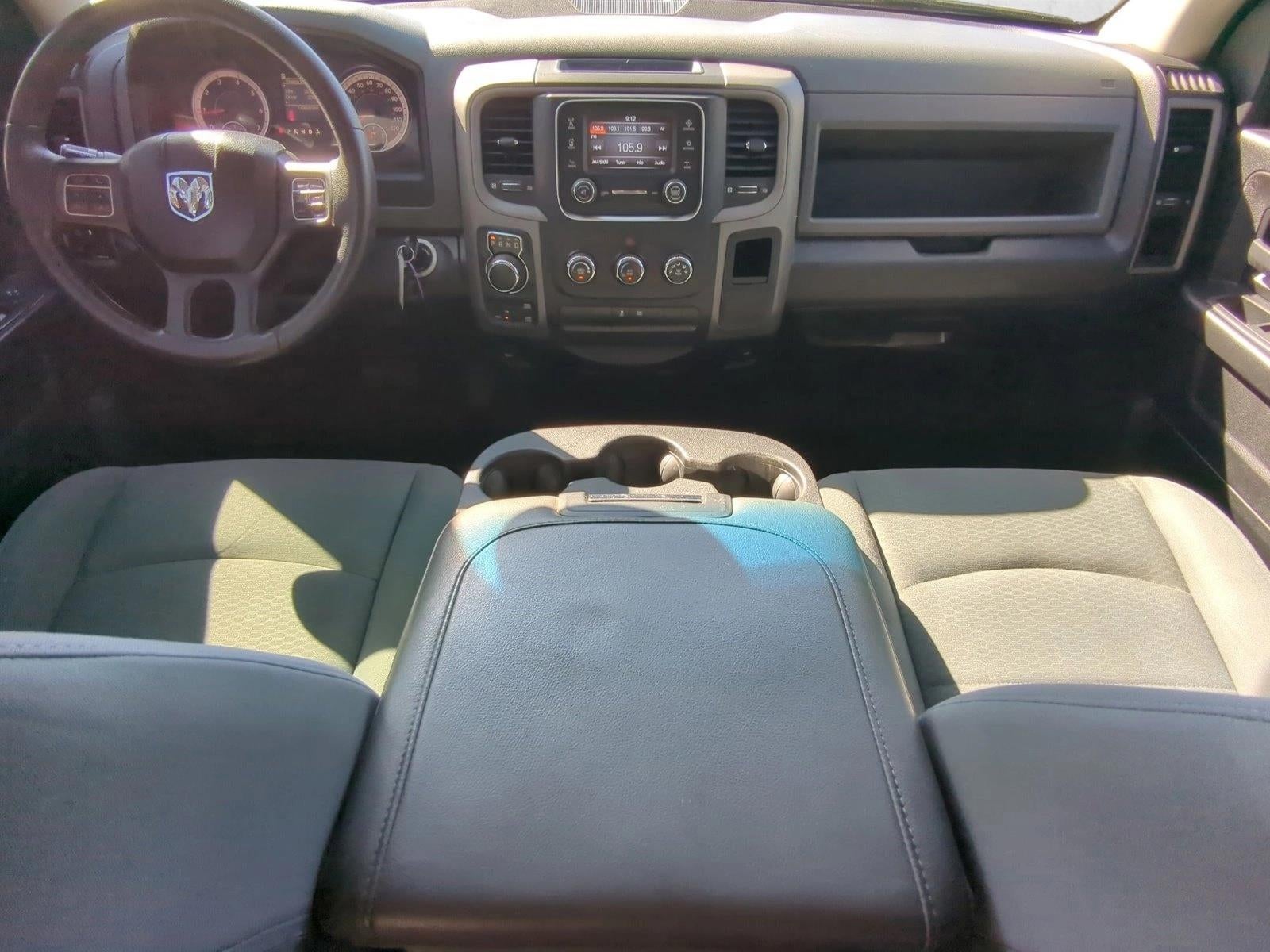 2017 RAM 1500 Express 4x4 Crew Cab 5'7" Box