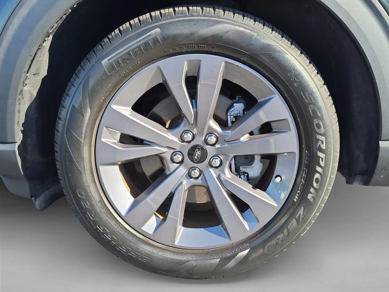 2023 Ford Explorer XLT RWD