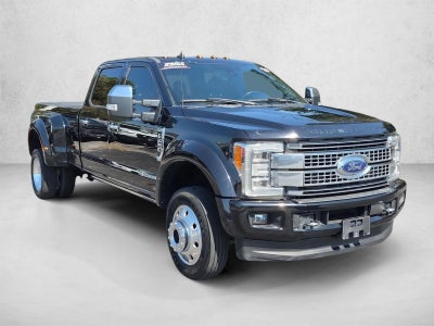 2019 Ford Super Duty F-450 DRW Platinum 4WD Crew Cab 8' Box