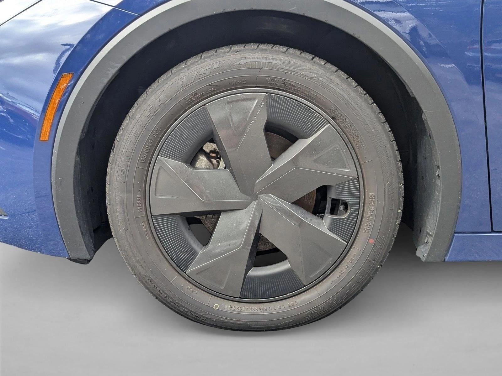 2025 Toyota Prius LE (Natl)