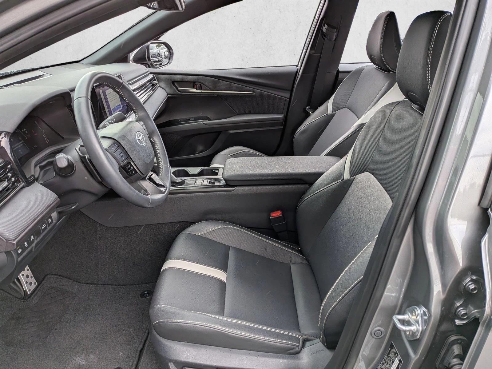 2025 Toyota Camry SE (Natl)