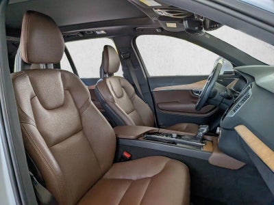 2021 Volvo XC90 T6 AWD Momentum 7P