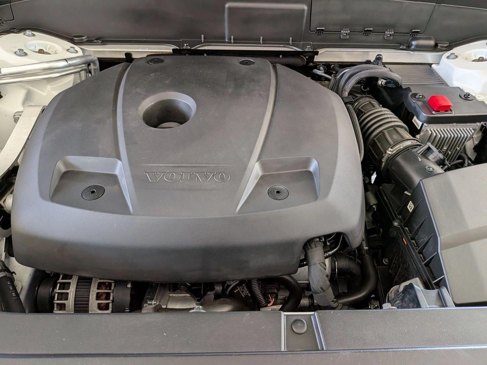 2021 Volvo XC90 T6 AWD Momentum 7P