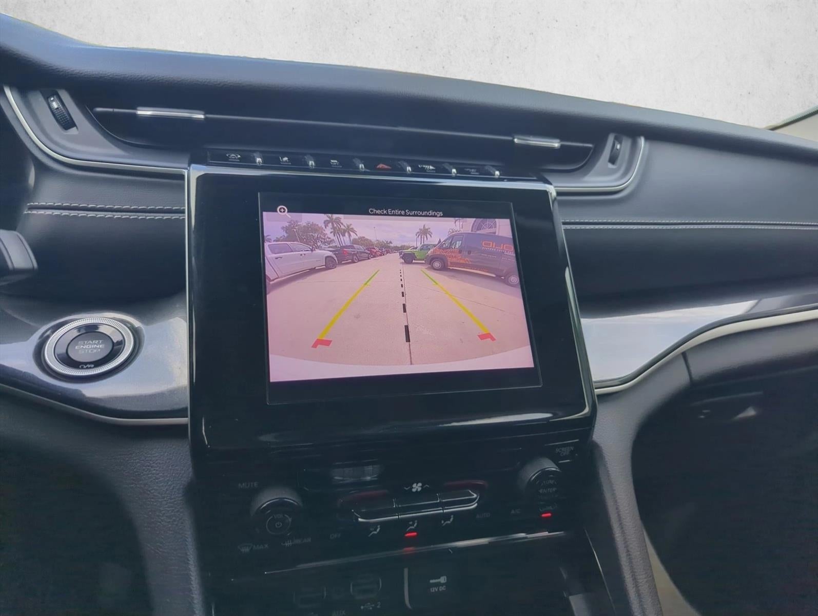 2023 Jeep Grand Cherokee Laredo 4x2