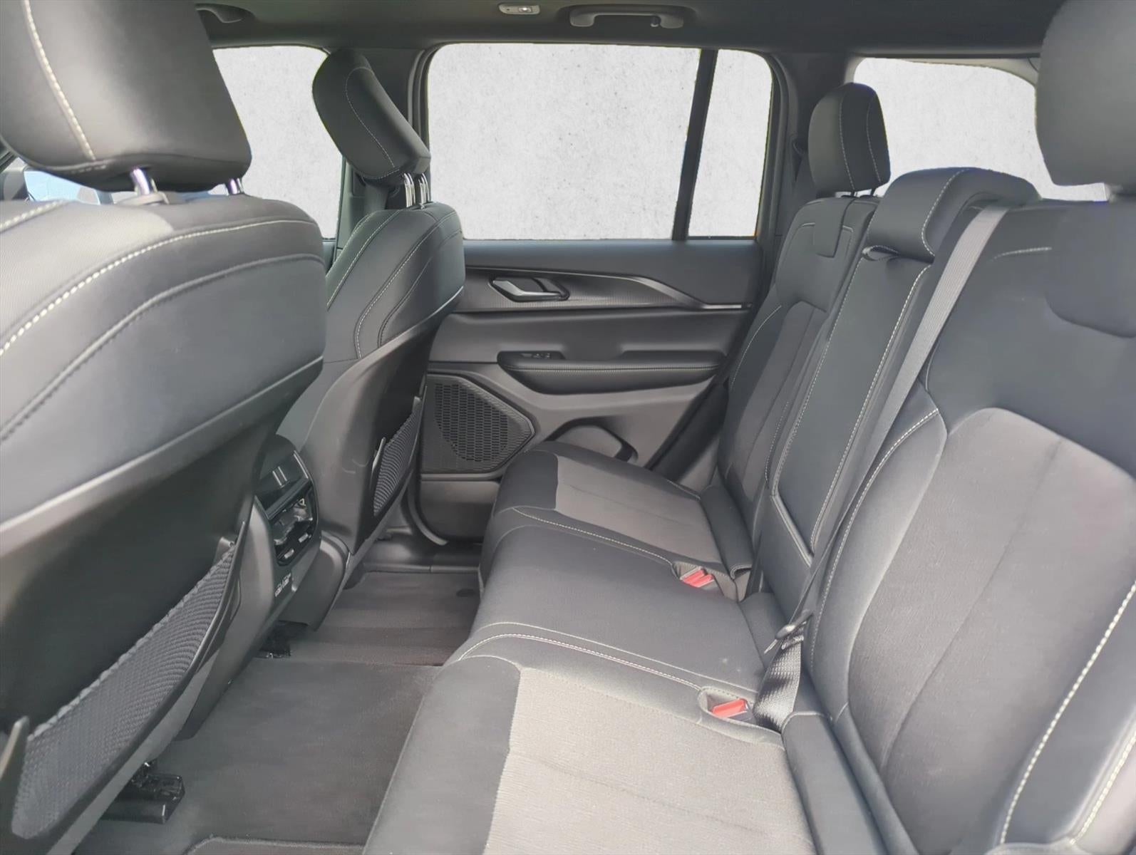 2025 Jeep Grand Cherokee Laredo X 4x2