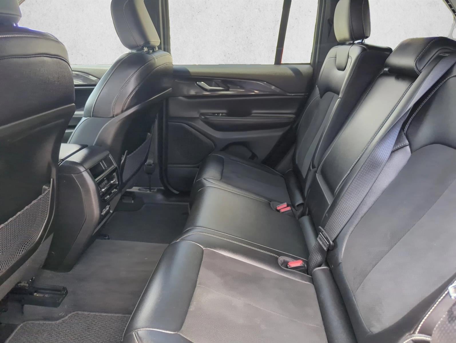 2023 Jeep Grand Cherokee Altitude 4x2