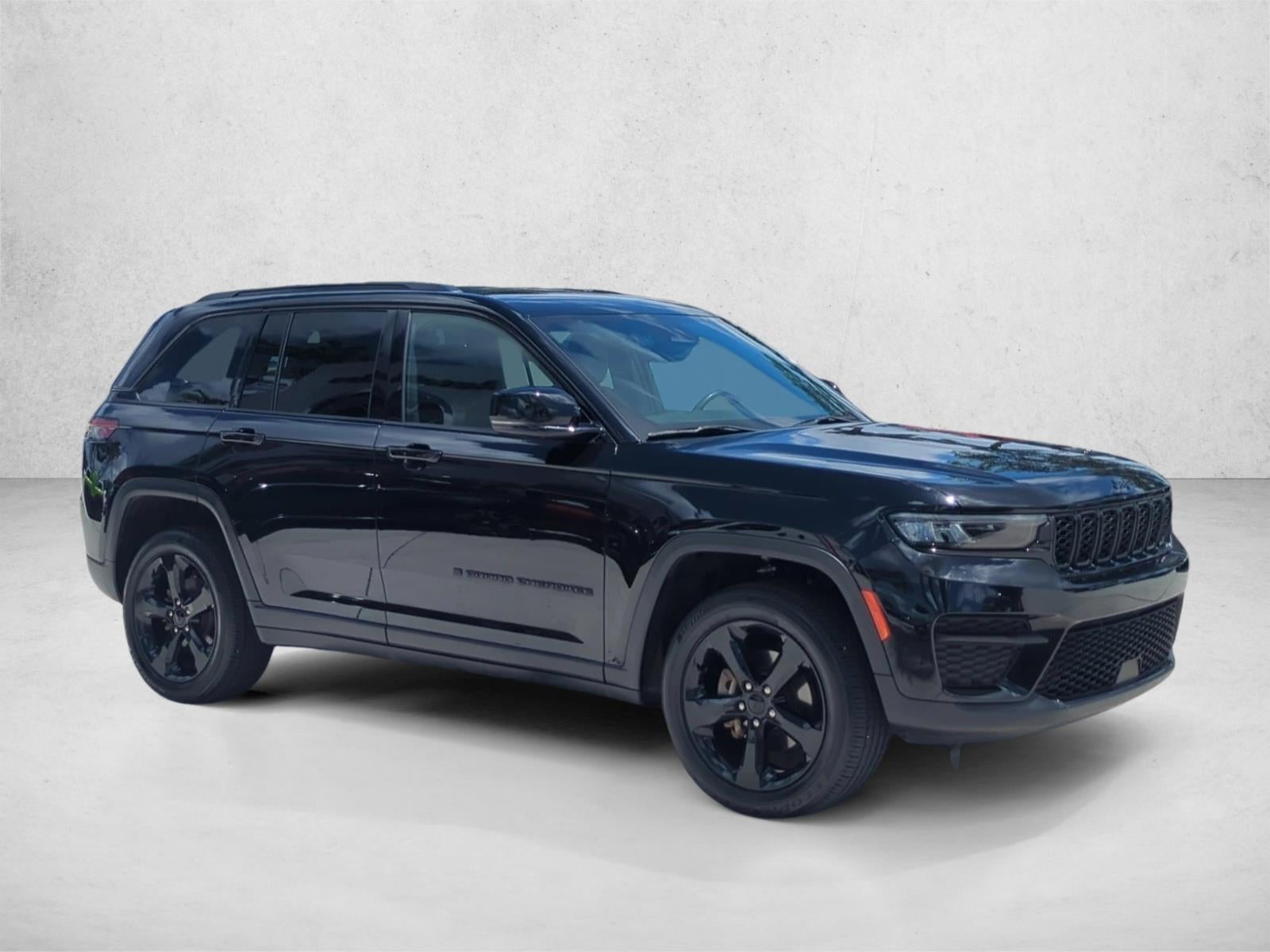 2023 Jeep Grand Cherokee Altitude 4x2