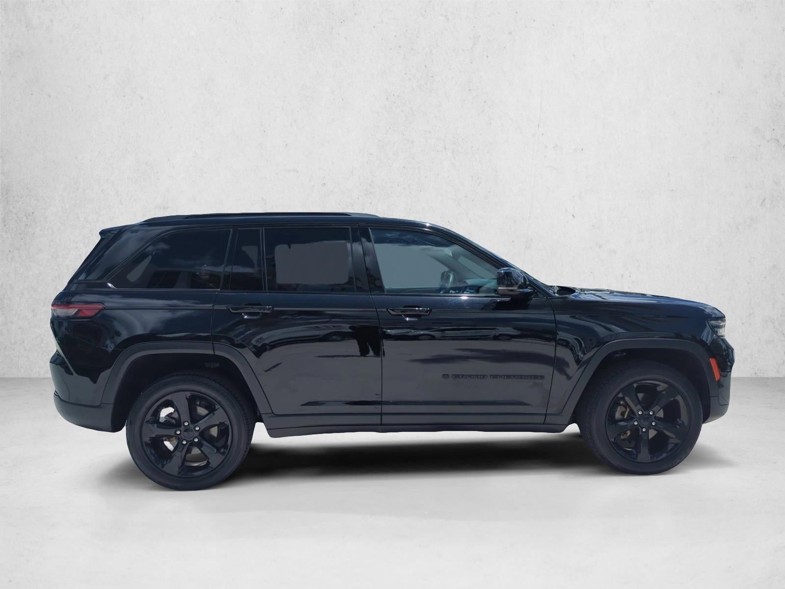 2023 Jeep Grand Cherokee Altitude 4x2