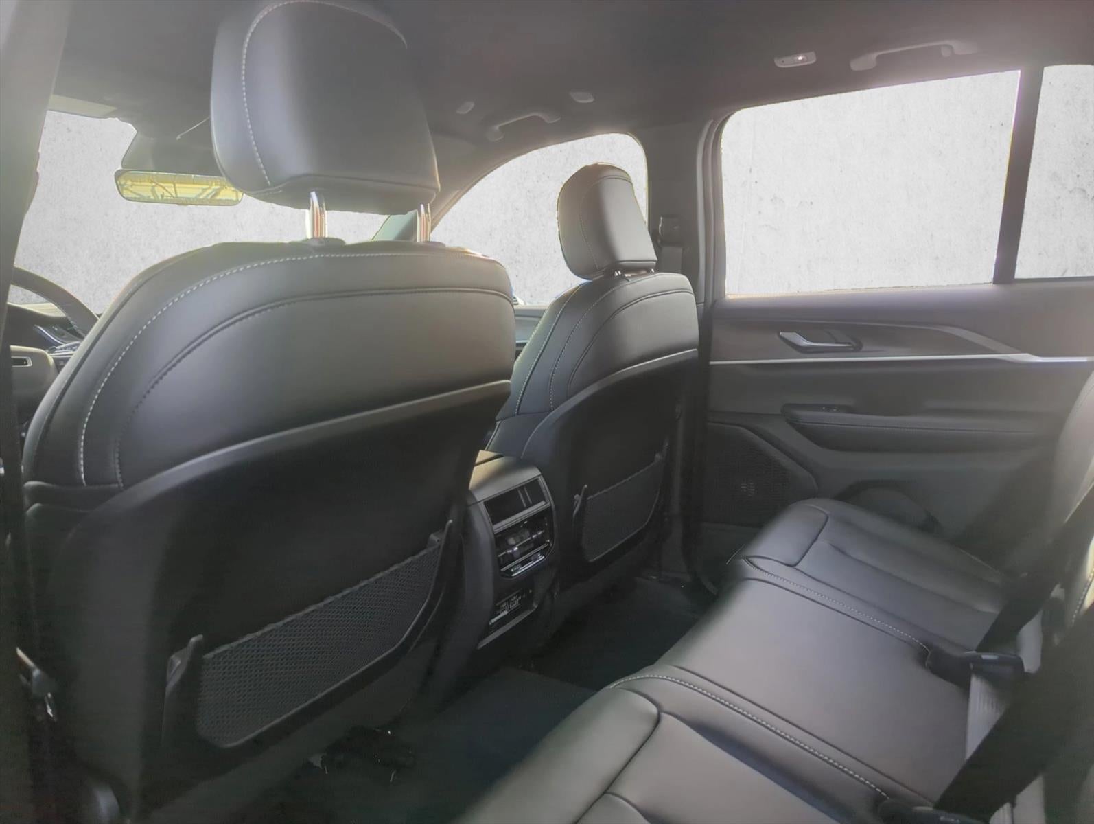 2025 Jeep Grand Cherokee Limited 4x2