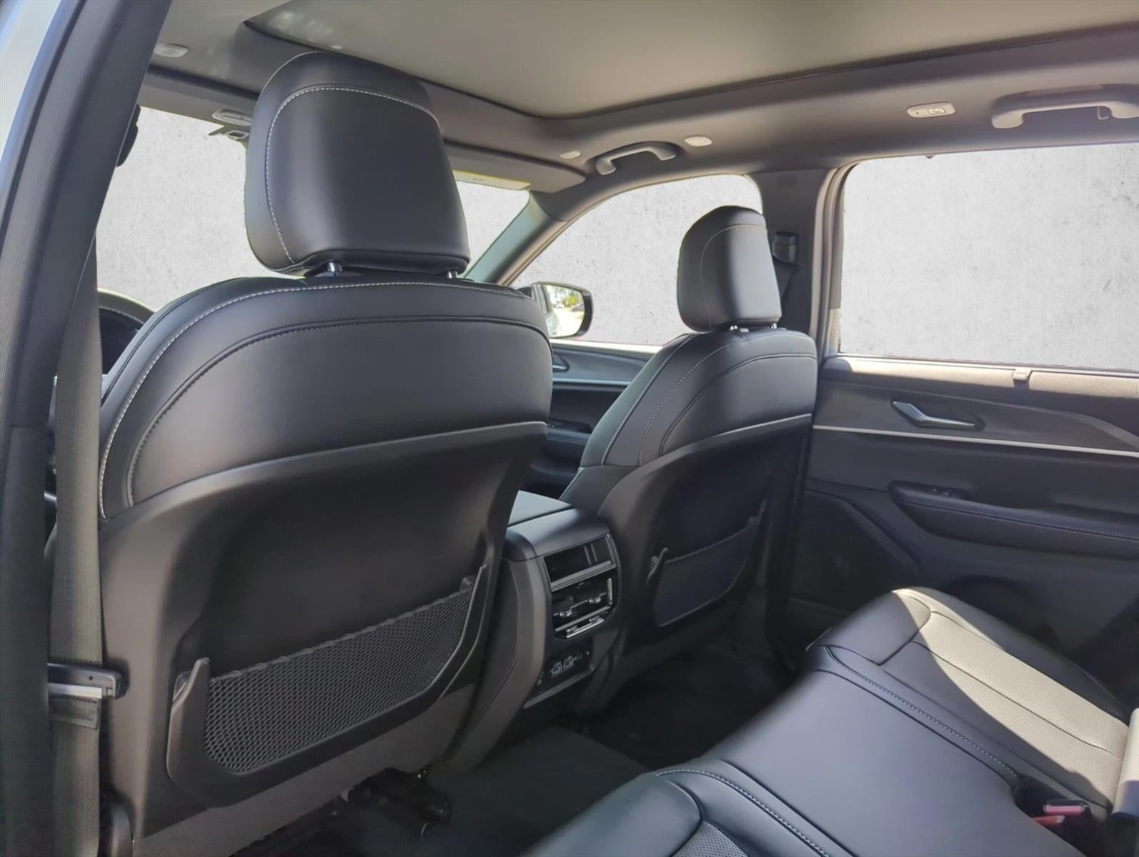 2025 Jeep Grand Cherokee Limited 4x2