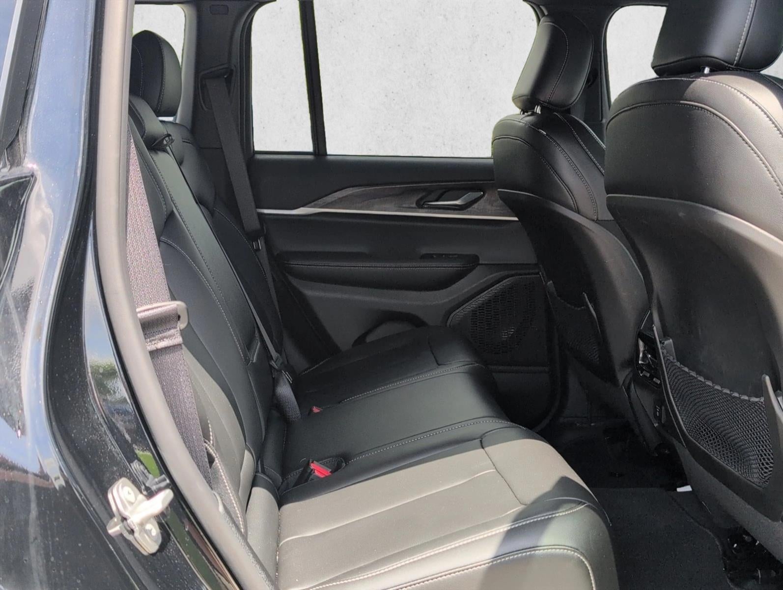 2025 Jeep Grand Cherokee Limited 4x2
