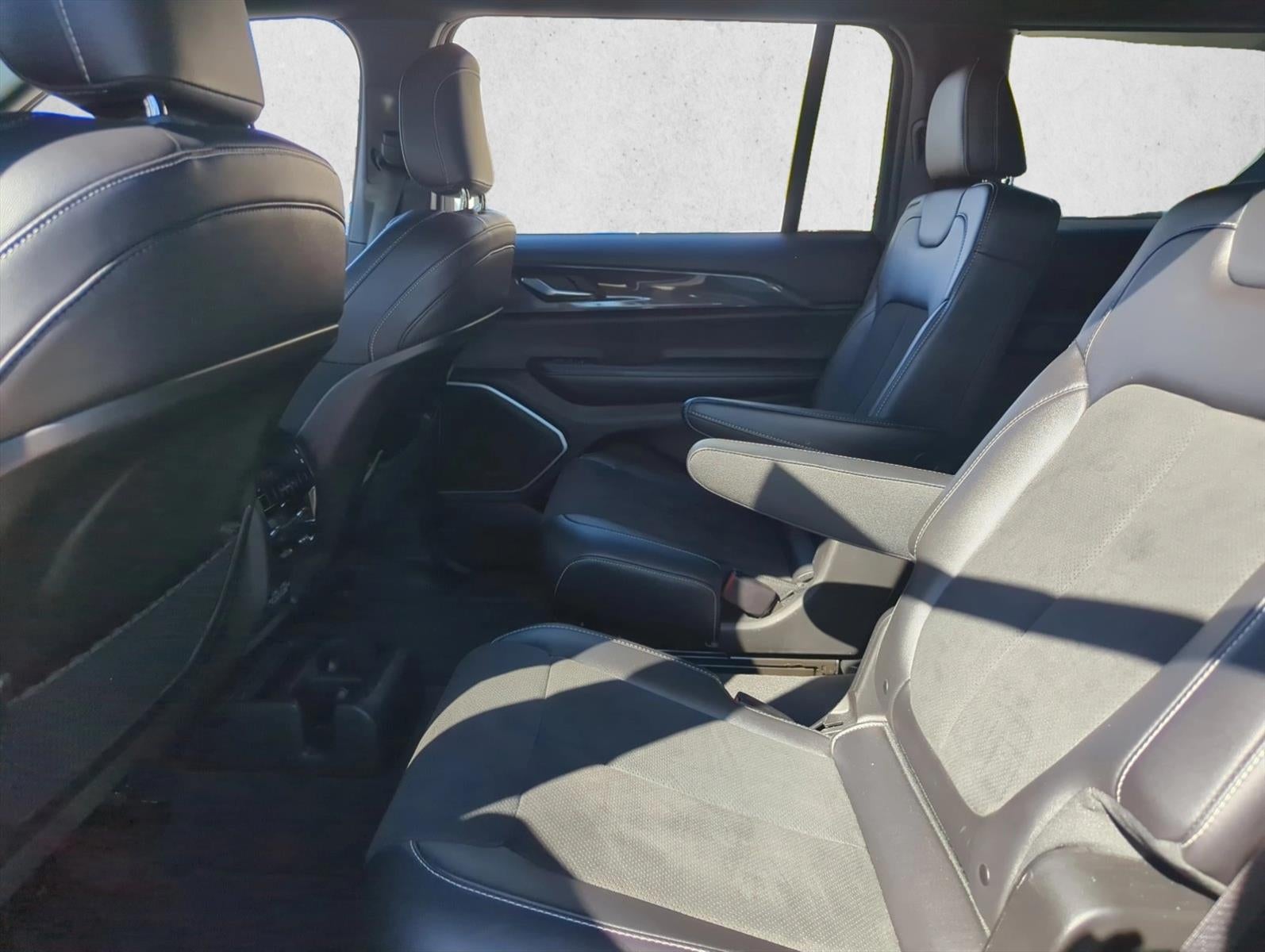 2022 Jeep Grand Cherokee L Altitude 4x2