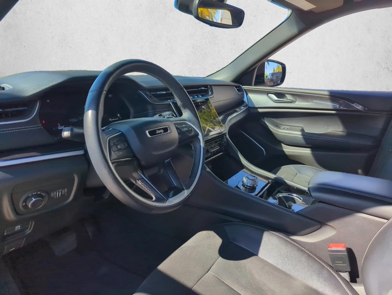 2022 Jeep Grand Cherokee L Altitude 4x2